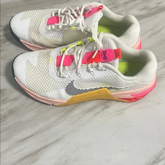 Nike Women's White and Pink Metcon 7 Athletic Shoes - Picture 2 of 6